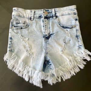 Stonewashed denim shorts💞